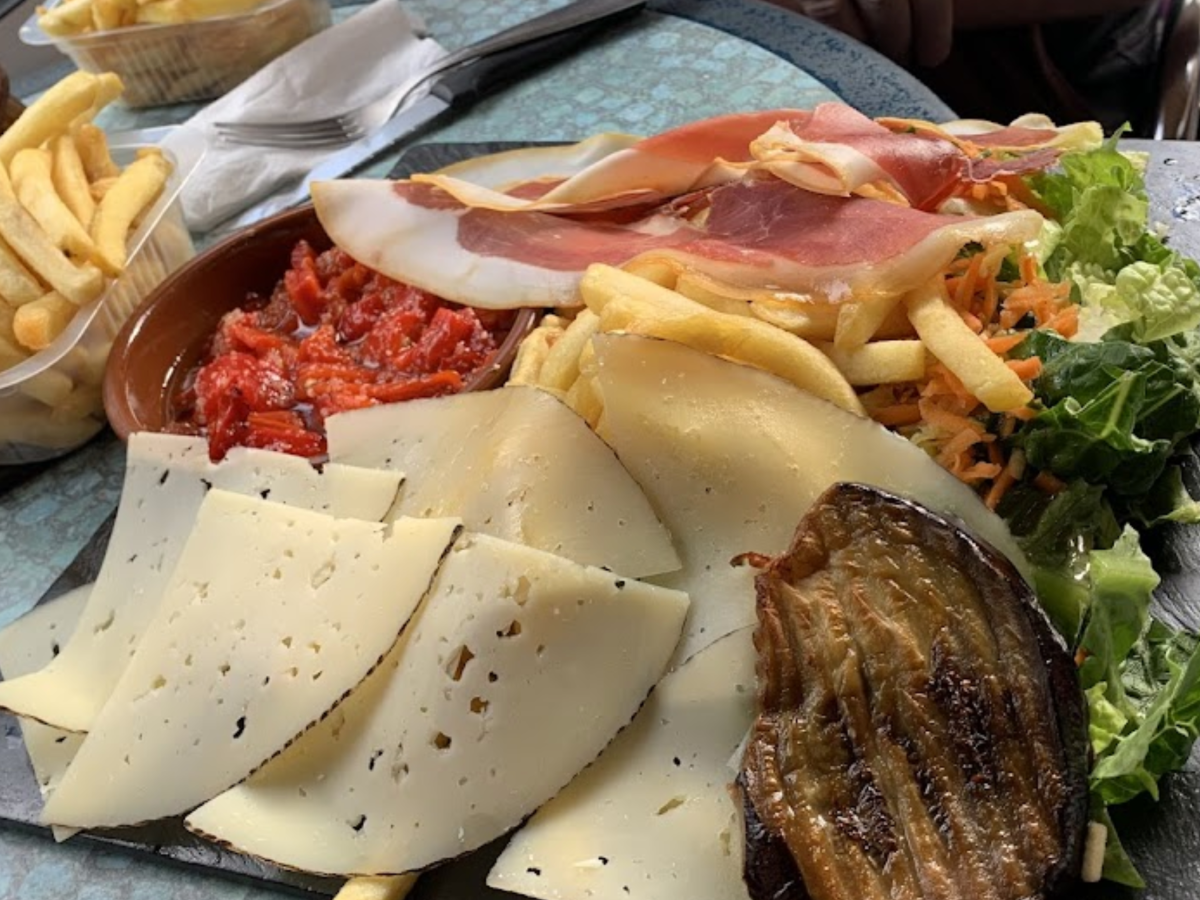 SNACK DES BAINS DE SAINT THOMAS : &laquo;&nbsp;Mimi Boustifaïre&nbsp;&raquo;